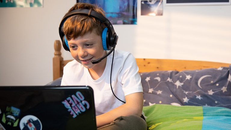 How to Stay Safe While Playing Online Games
